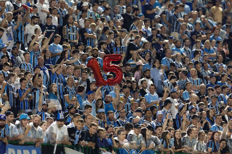 Adeptos do Grémio no apoio à equipa