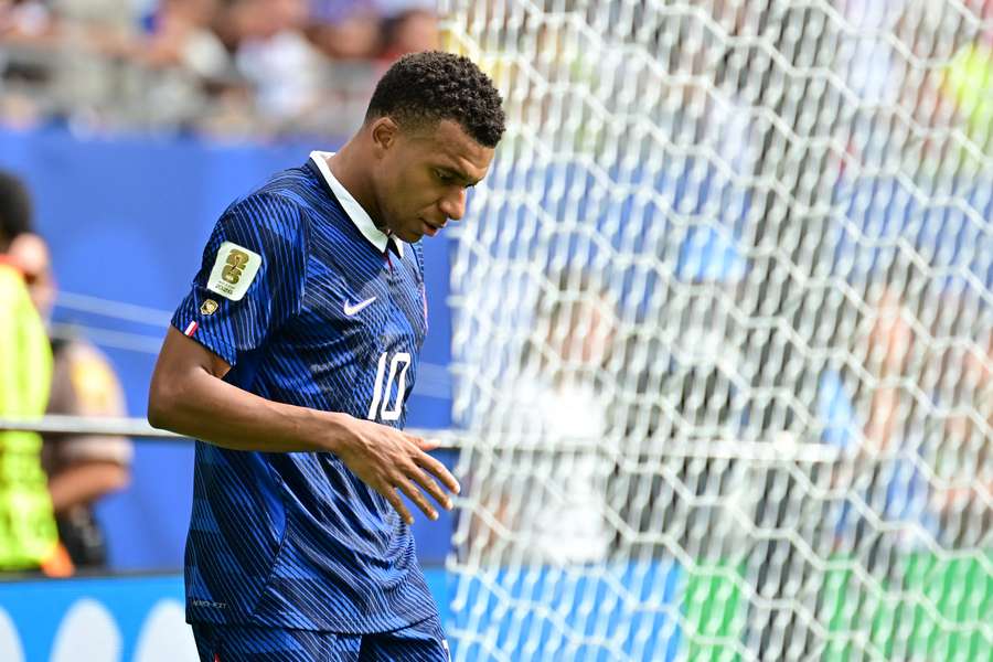 Don de Mbappé: le responsable de la sécurité des Bleus mis en examen et interdit de Clairefontaine