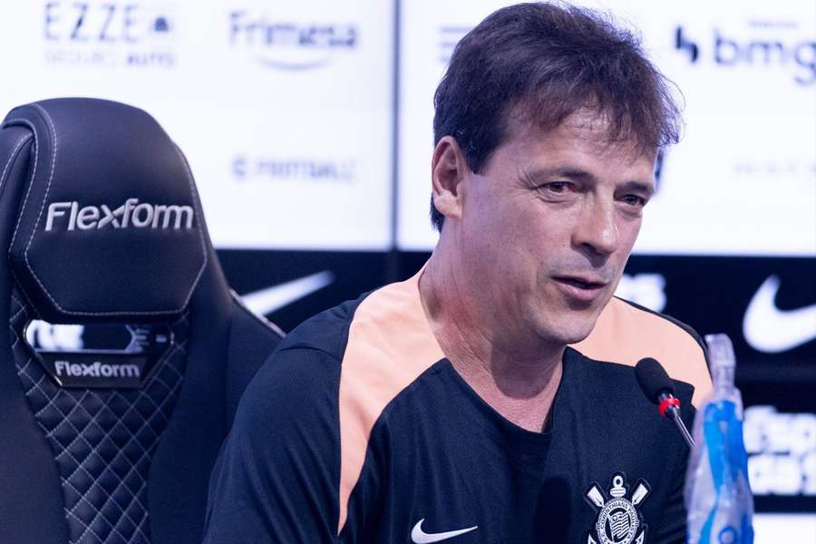 Fernando Diniz é o novo comandante do Corinthians