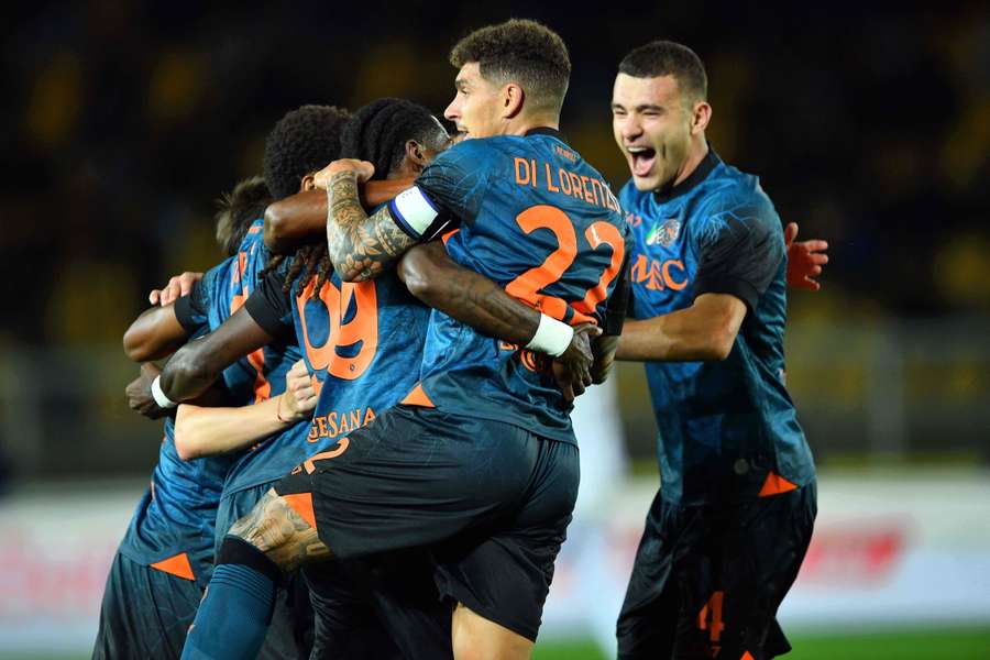 Neapol zostáva lídrom Serie A.  Neapol zostáva lídrom Serie A.