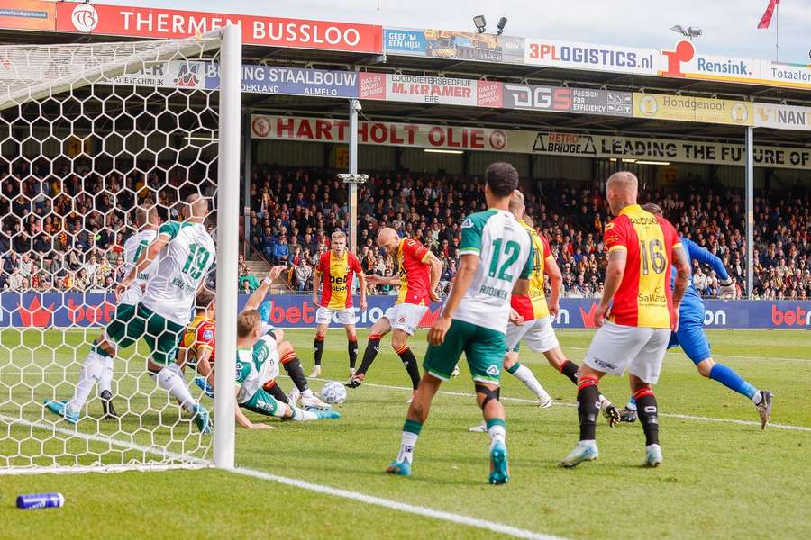 Nauber schiet de 1-1 binnen