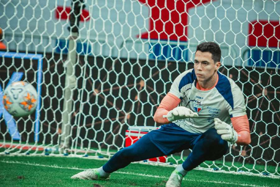 Brenno ficará afastado por até seis semanas