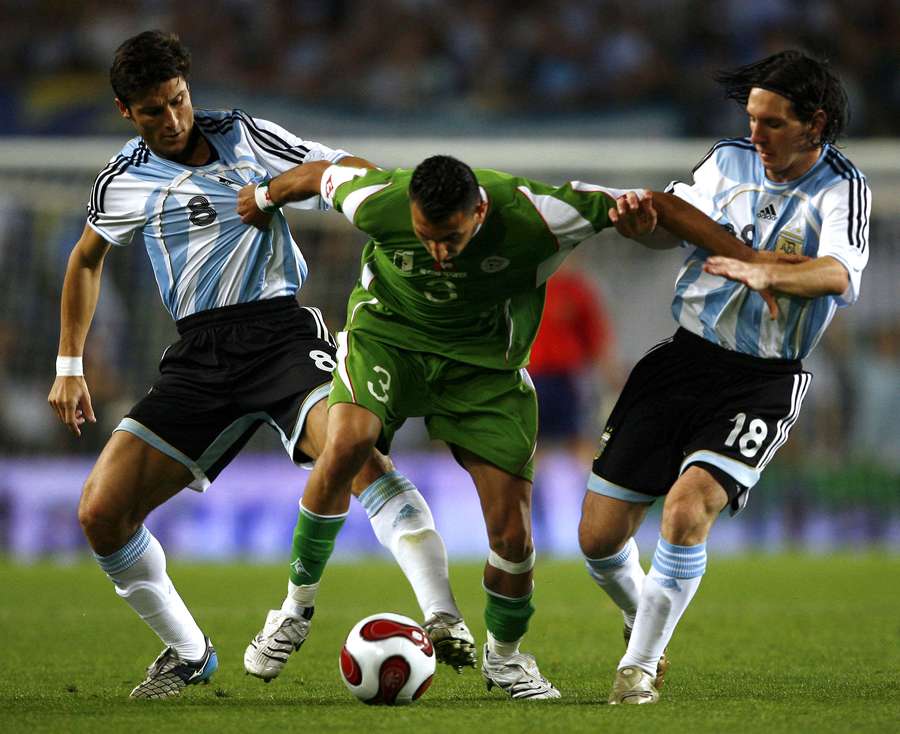 Zanetti et Messi au duel avec Belhadj