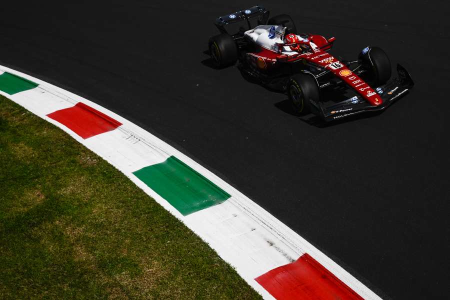 Charles Leclerc pe circuitul de la Monza Charles Leclerc pe circuitul de la Monza