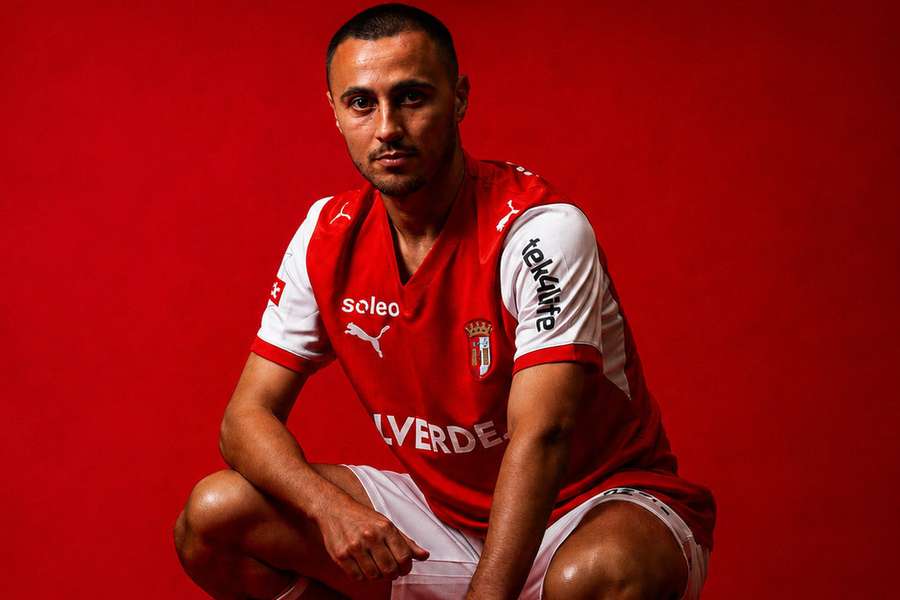 Leonardo Lelo vai jogar no Almería Leonardo Lelo vai jogar no Almería
