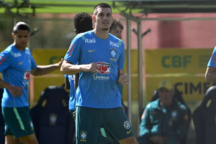Ibañez joga ao lado de Marquinhos contra o Egito Ibañez joga ao lado de Marquinhos contra o Egito