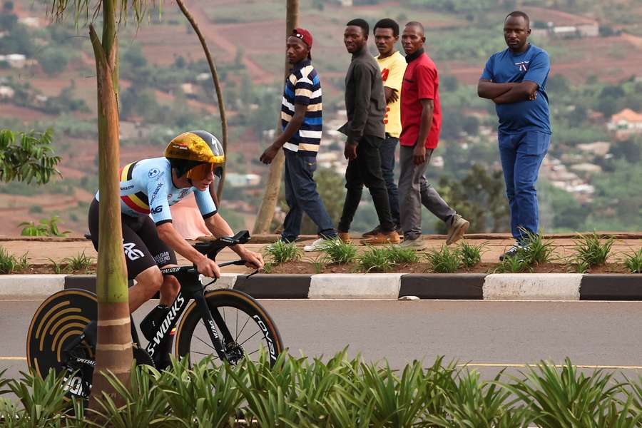 Evenepoel całkowicie zdominował jazdę na czas w Rwandzie. To jego trzecie mistrzostwo