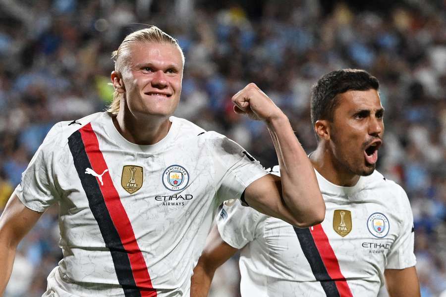 Erling Haaland e Rodri com a camisola do Mundial de Clubes.