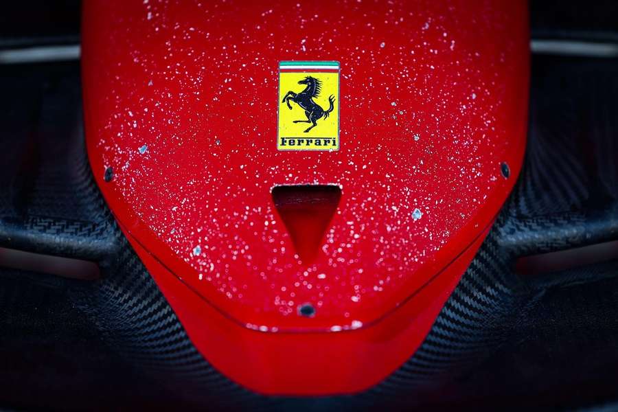 Image de la Ferrari durant les tests à Abu Dhabi le 22 novembre 2022.