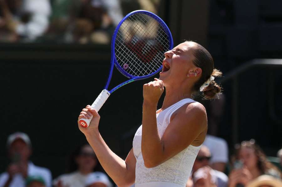 Kostyuk e Noskova avançam para semi inédita em Wimbledon
