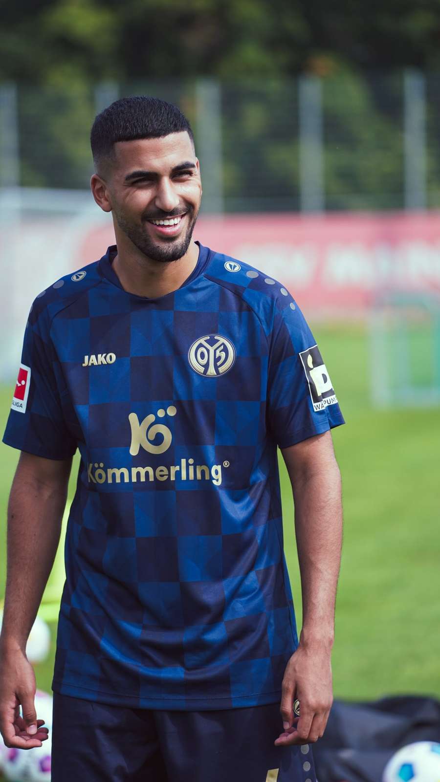 Aymen Barkok im neuen Auswärtstrikot Aymen Barkok im neuen Auswärtstrikot