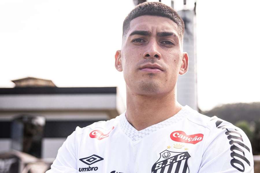 Adonis Frías é o novo reforço do Santos