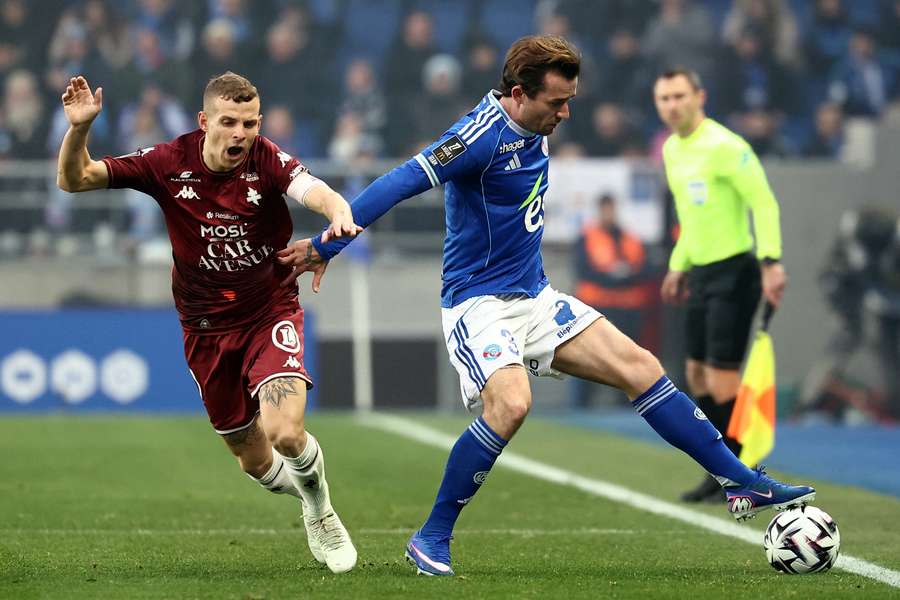 Leeds persegue experiente Ben Chilwell