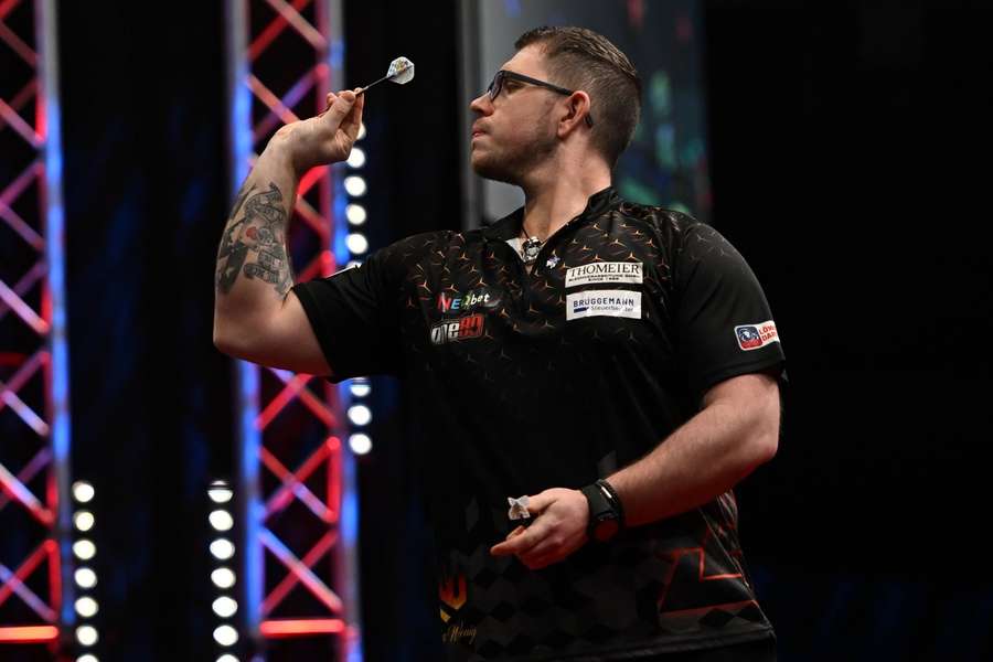 Lukas Wenig beim German Darts Grand Prix in München.