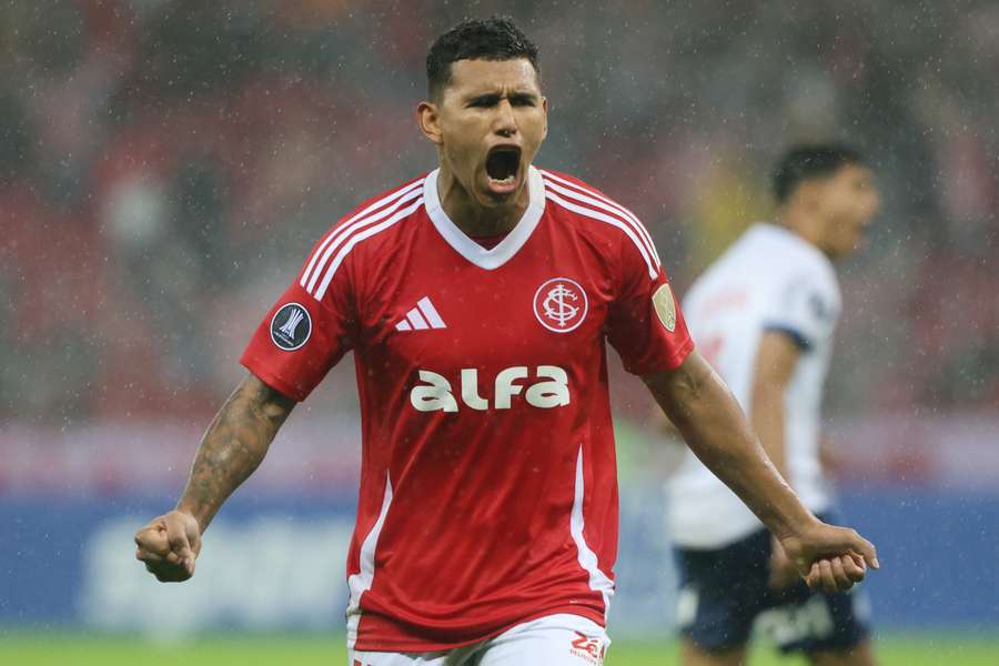 O Internacional sofreu, mas conseguiu a vaga nas oitavas da Libertadores