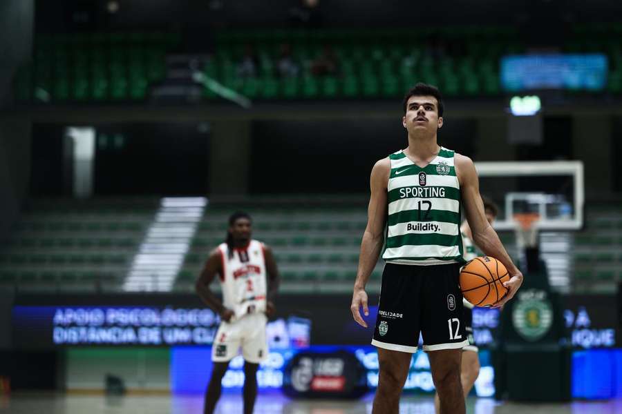 Sporting ficou a um ponto da liderança da fase regular Sporting ficou a um ponto da liderança da fase regular