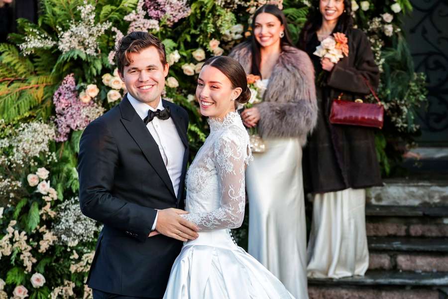 Magnus Carlsen mit seiner Ella Victoria.