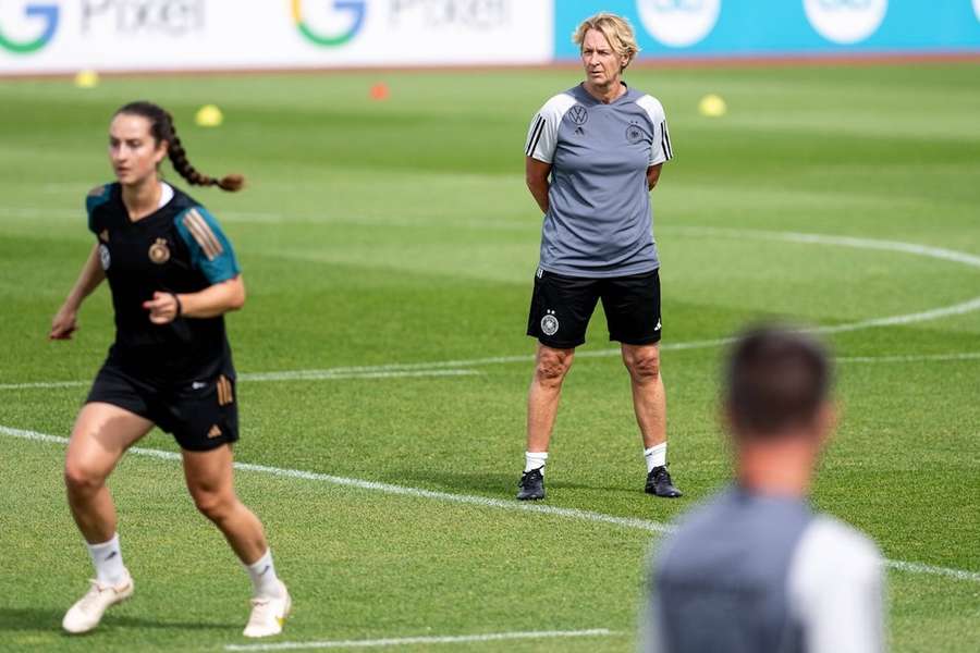 "Wir wollen unser Spiel durchziehen und den Gegner in allen Bereichen fordern", kündigte Bundestrainerin Martina Voss-Tecklenburg an.
