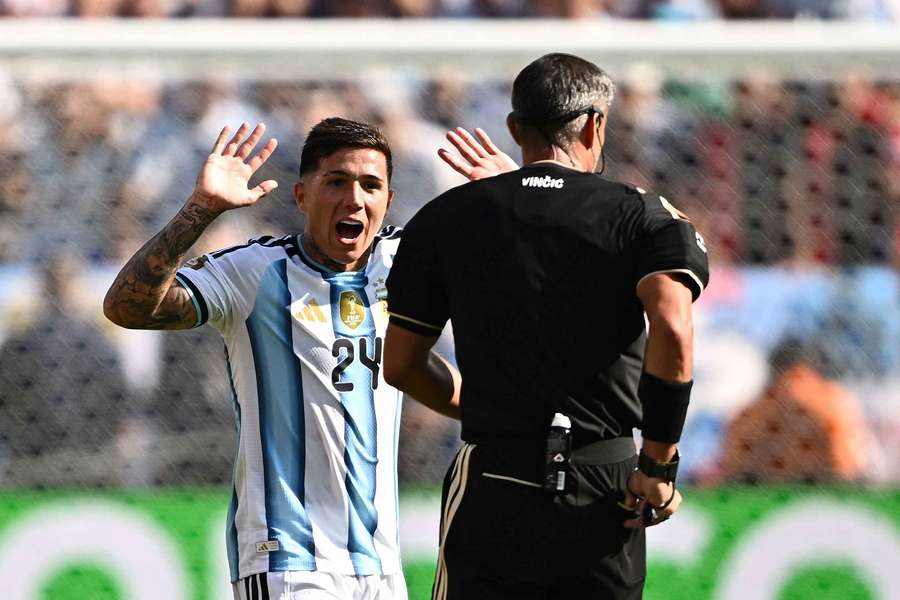 Enzo Fernández fue expulsado Enzo Fernández fue expulsado