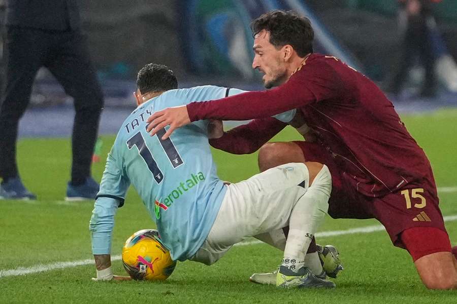 Castellanos recebeu o cartão vermelho após uma infração contra Hummels