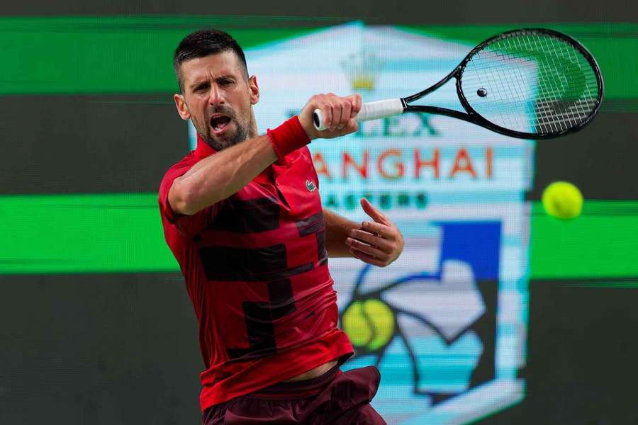 Djokovic golpea ante Michelsen