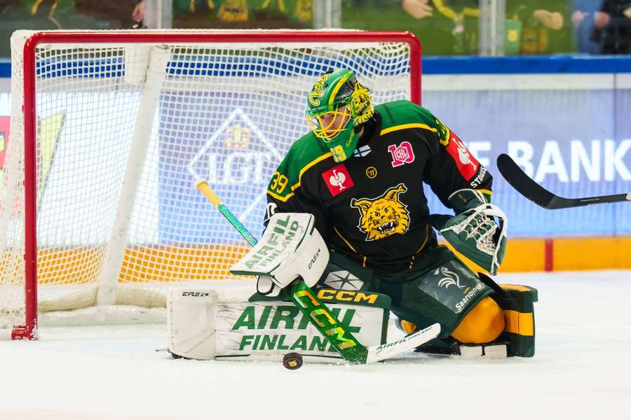 Dominik Pavlat made 27 saves for Ilves in their 4-0 win over Tappara