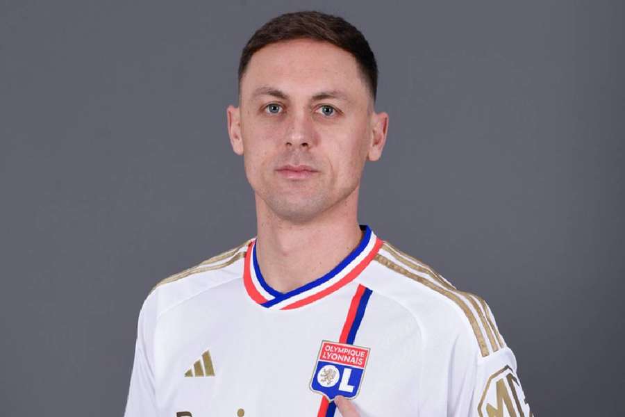 Nemanja Matic a semnat cu Olympique Lyon