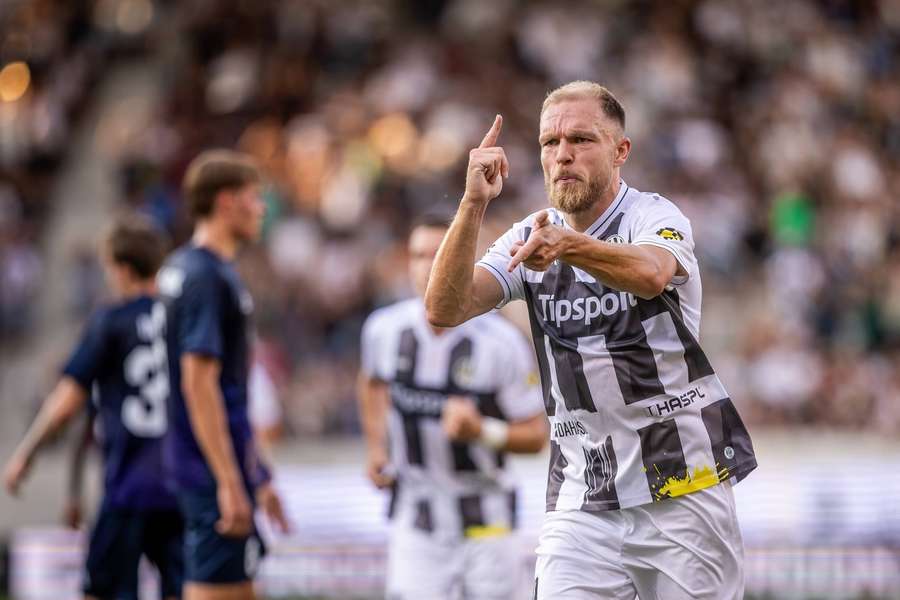 Mick van Buren se raduje z gólu v odvetě s Tromsö.