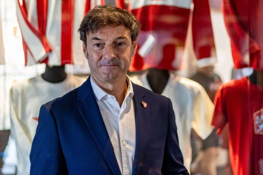 Španělský trenér Santi Denia v Síni slávy českého a československého fotbalu. Španělský trenér Santi Denia v Síni slávy českého a československého fotbalu.