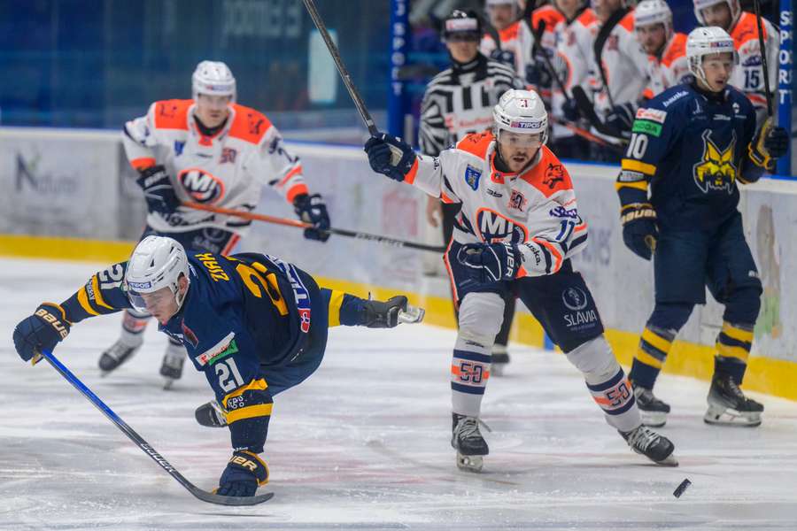 V základnej časti si rozdelili obaja po tri víťazstvá.