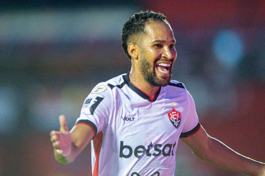 Everaldo fez o gol do triunfo do Vitória sobre o Bragantino