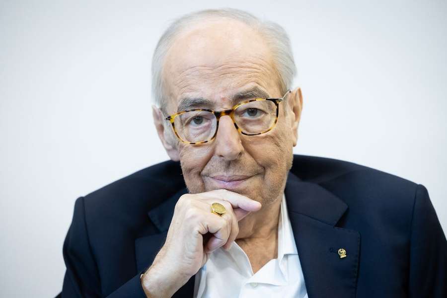 José Manuel Constantino recordado em obra
