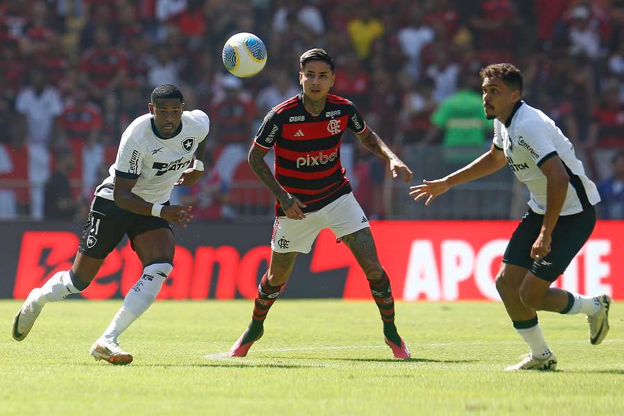 Pulgar deixou o jogo no intervalo com entorse no tornozelo