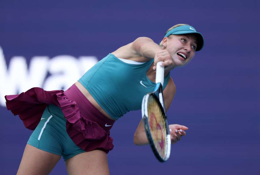 Anastasia Potapova serves against Coco Gauff 