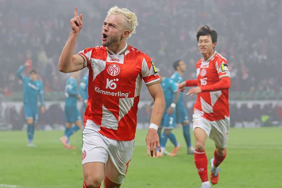 Mainz scored late to win 2-1 against Fiorentina Mainz scored late to win 2-1 against Fiorentina