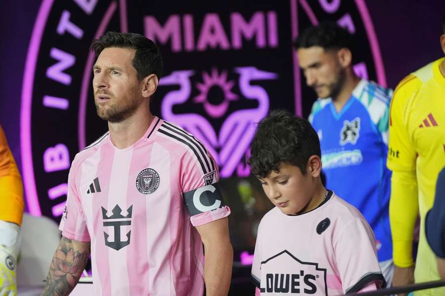 Lionel Messi looks set to sign a new contract