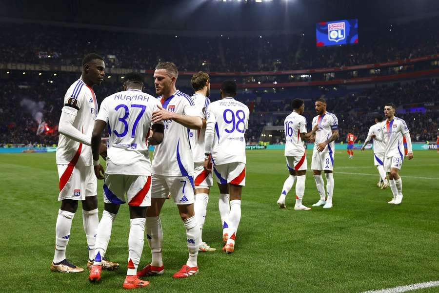 Jucătorii sărbătoresc un gol