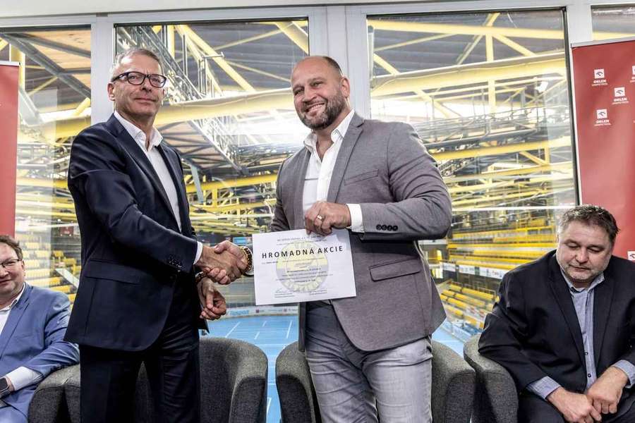 Předseda představenstva Orlen Unipetrol Mariusz Wnuk a Jiří Šlégr. Předseda představenstva Orlen Unipetrol Mariusz Wnuk a Jiří Šlégr.