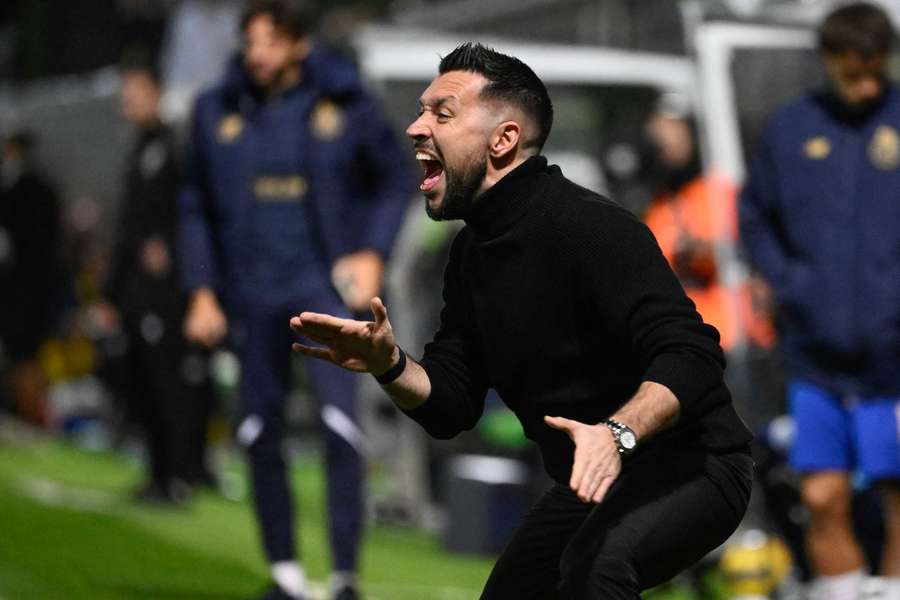 Francesco Farioli, treinador do FC Porto, no jogo com o Tondela Francesco Farioli, treinador do FC Porto, no jogo com o Tondela