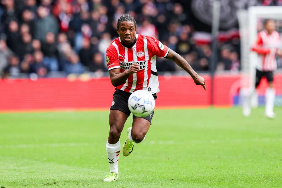 Malacia foi emprestado ao PSV em janeiro