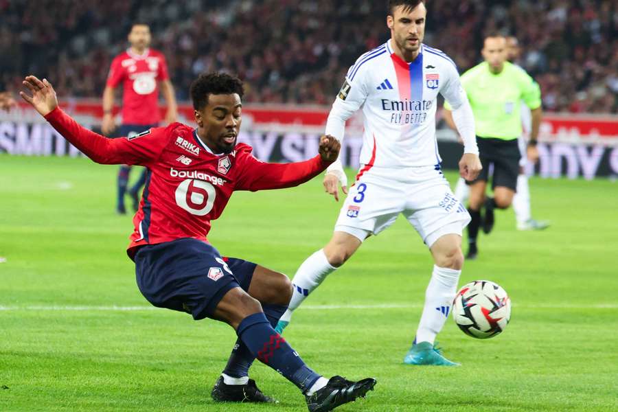 Lille's Angel Gomes shoots the ball in front of Lyon defender Nicolas Tagliafico