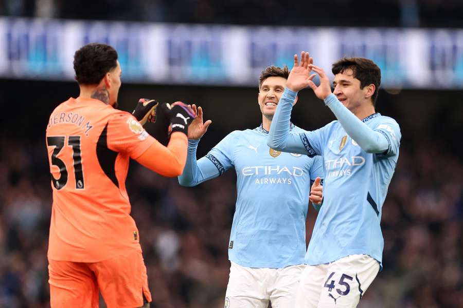 Khusanov și John Stones sărbătoresc cu Ederson