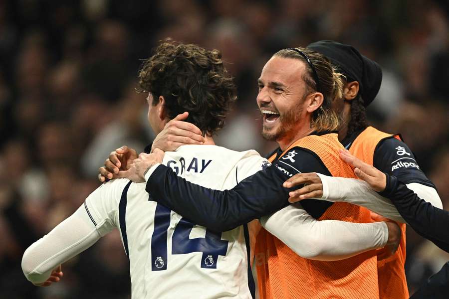 Tottenham vence pela terceira jornada consecutiva Tottenham vence pela terceira jornada consecutiva