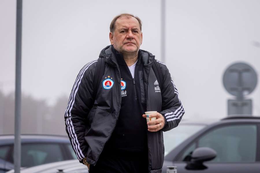 Zamyslený tréner bratislavského Slovana Vladimír Weiss.