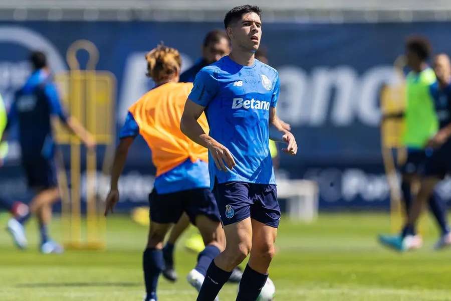 Fran Navarro tem contrato com o FC Porto até 2028