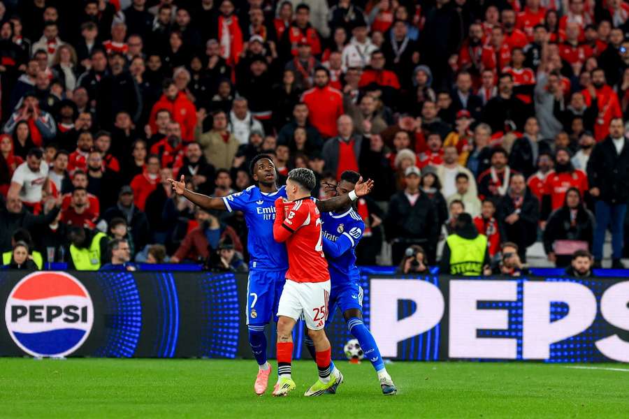 Prestianni and Vinicius Junior during the Benfica-Real Madrid clash in Lisbon