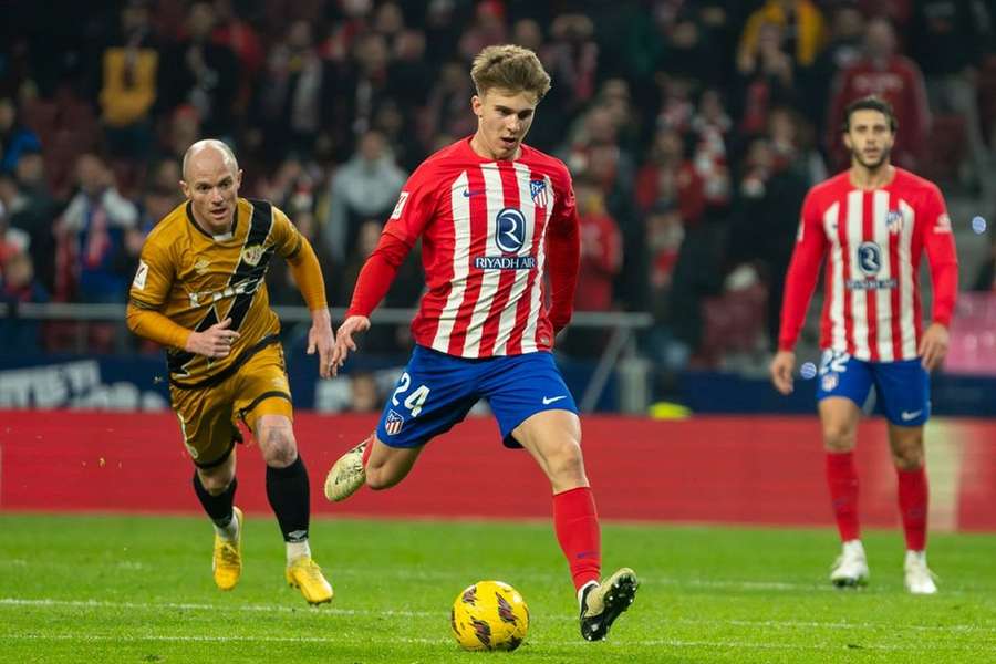 Barrios signs new Atletico Madrid contract