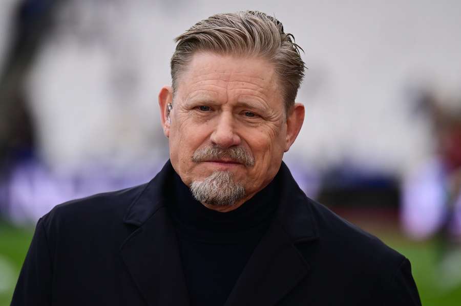 Man Utd legend Schmeichel fumes over disallowed West Ham goal