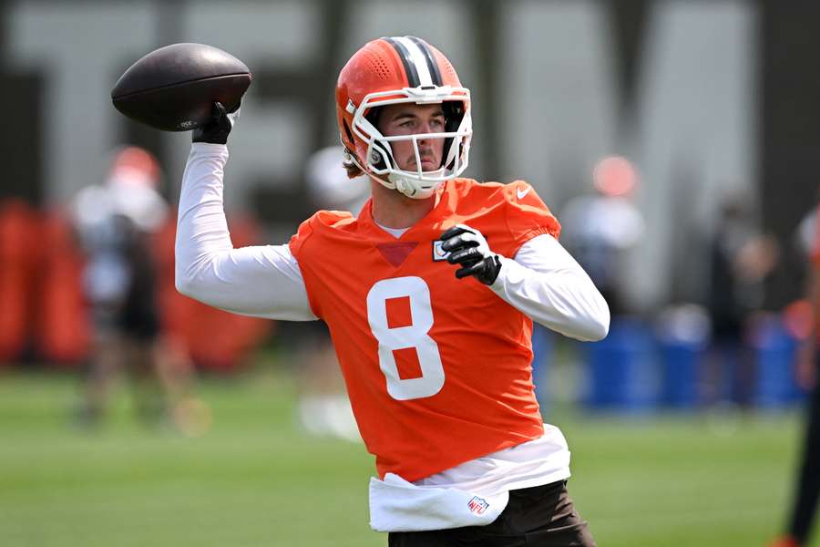 Cleveland Browns' Kenny Pickett throws during practice (2025)