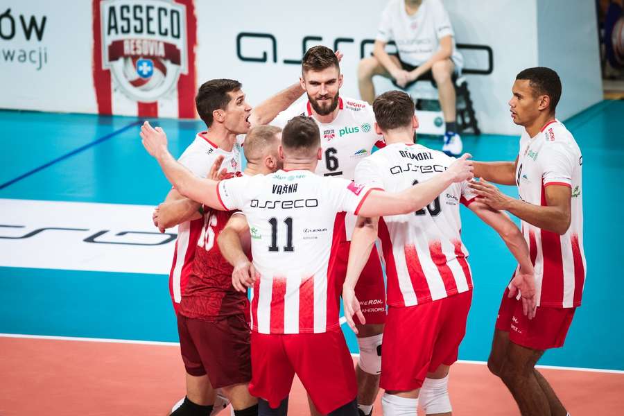 Asseco Resovia Rzeszów w trzech setach pokonała PGE GiEK Skrę Bełchatów we własnej hali